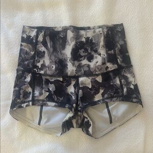 Lululemon Black and Gray Floral High-Rise Athletic Shorts 2 inch